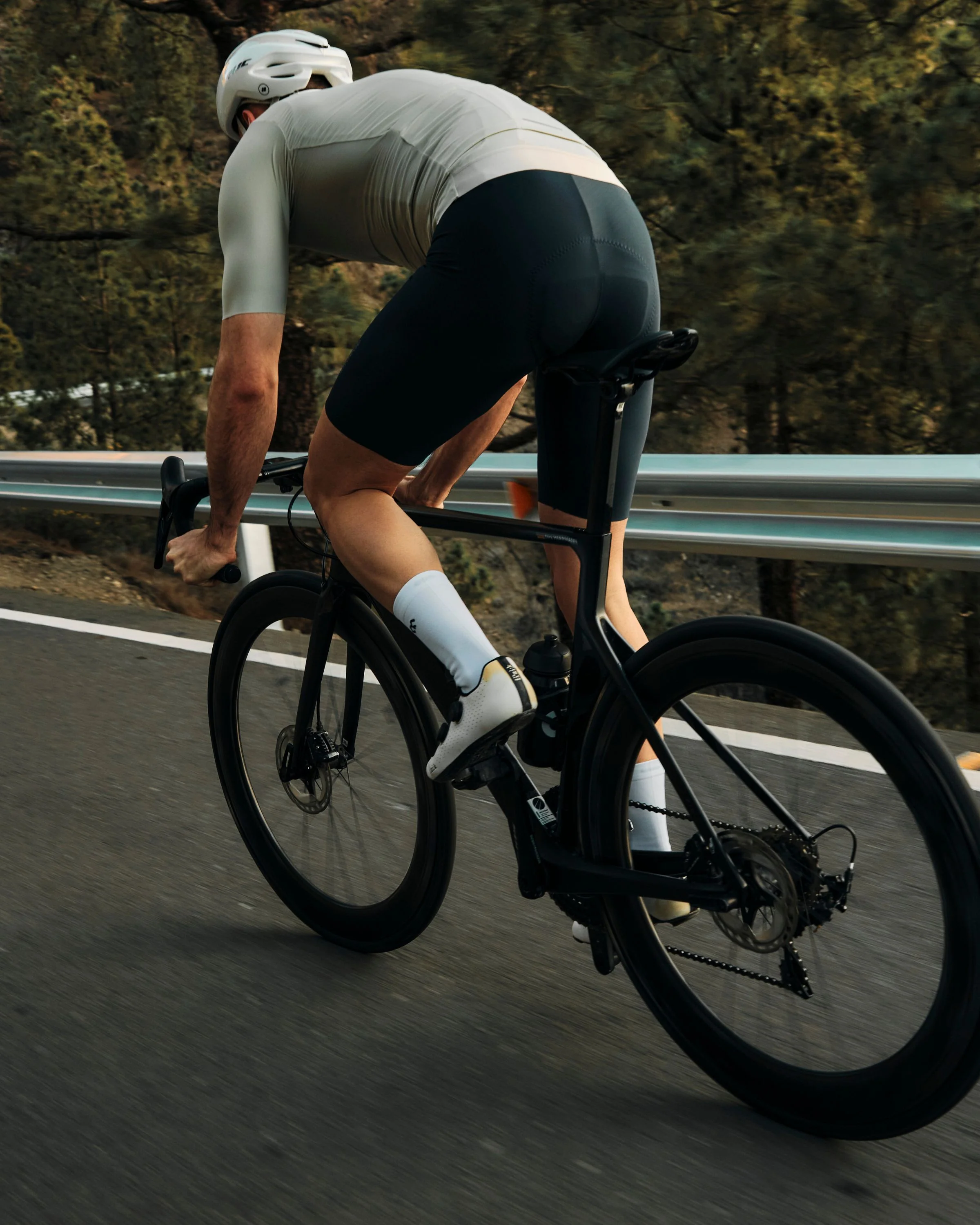Aero Endurance Bib Shorts Men - Image 31