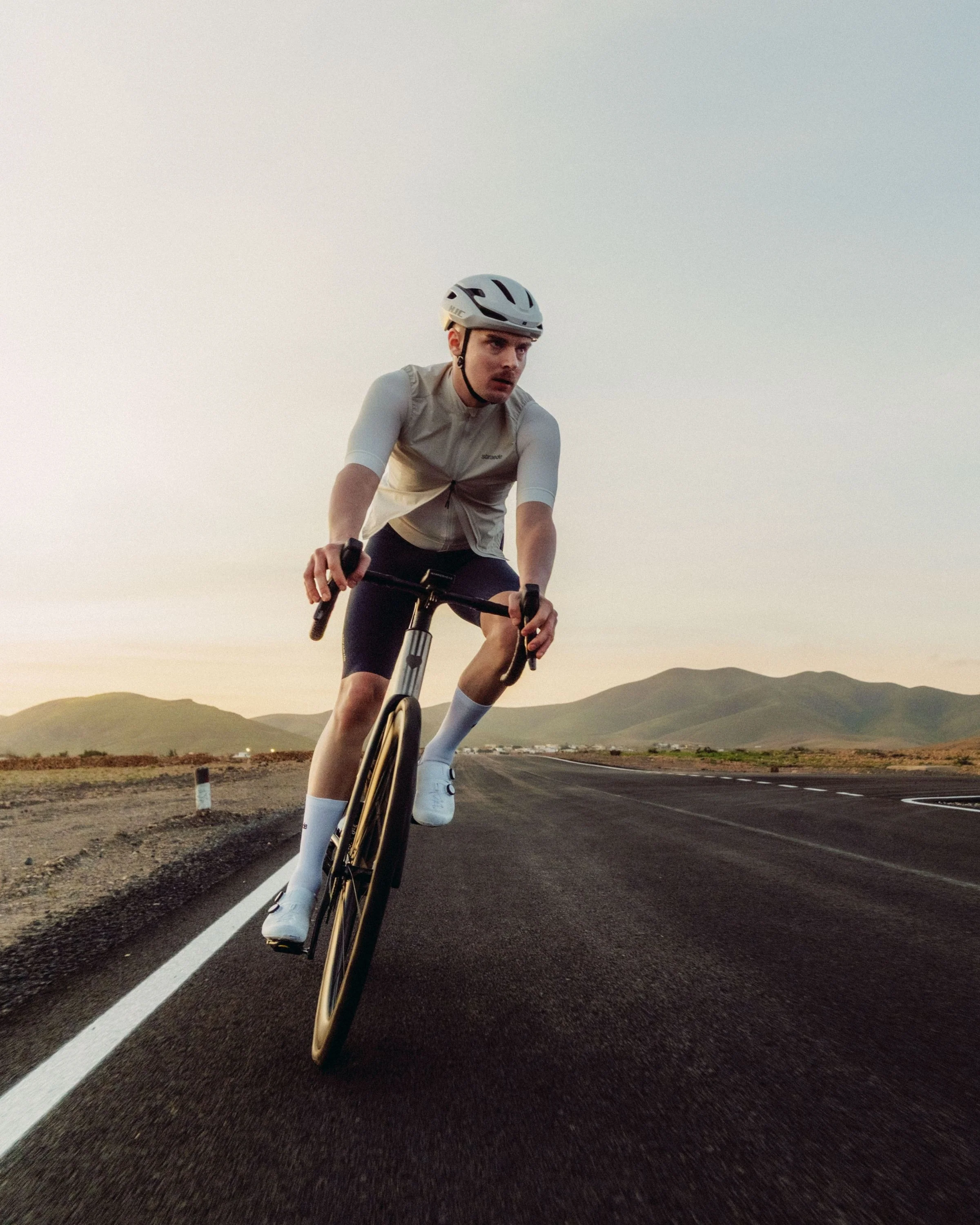 Aero Pro Bib Shorts Men - Image 18